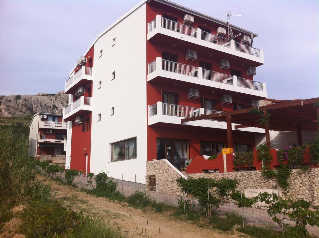 Pansion Laguna Метайна Екстериор снимка