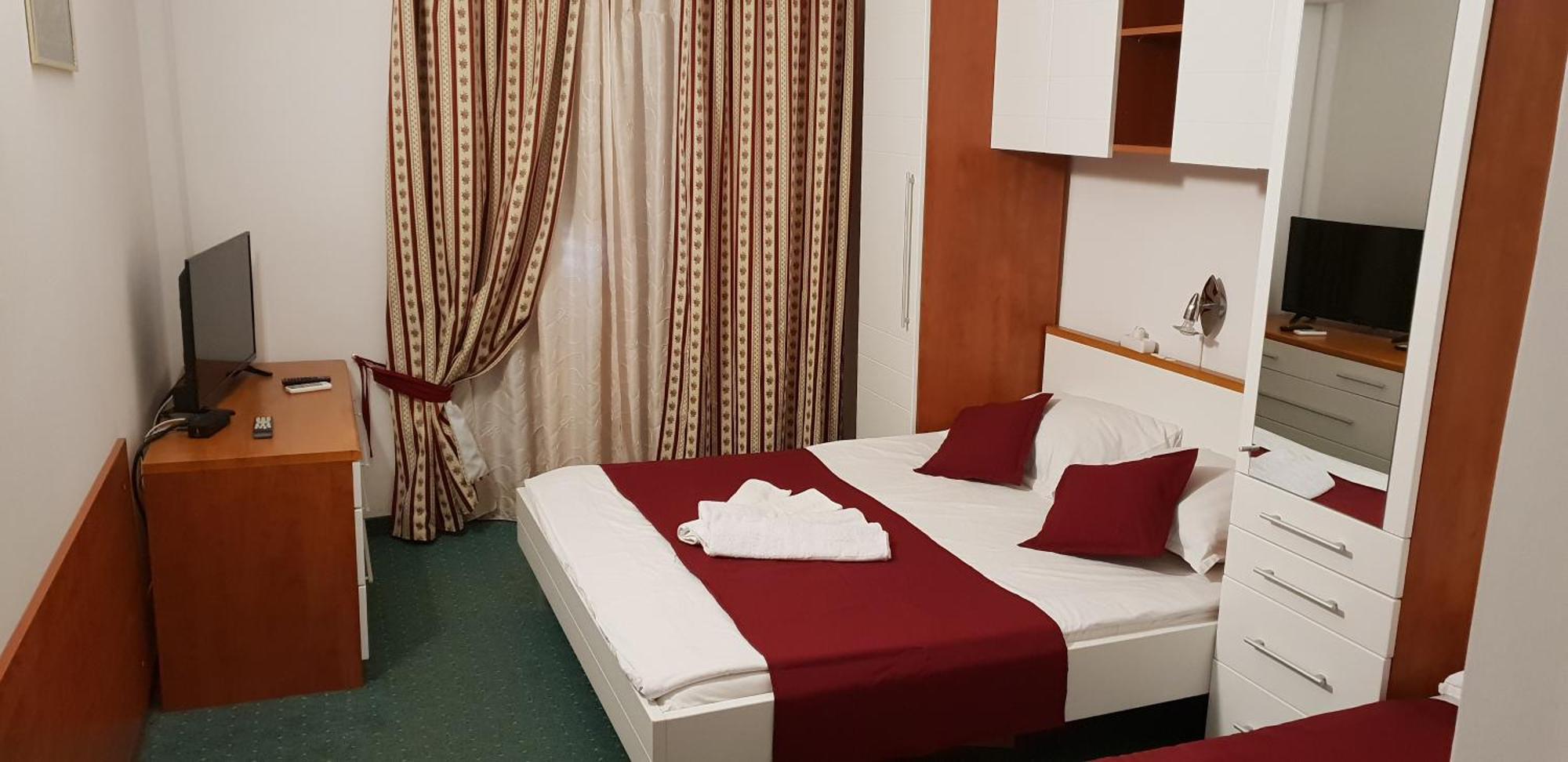 Pansion Laguna Метайна Екстериор снимка