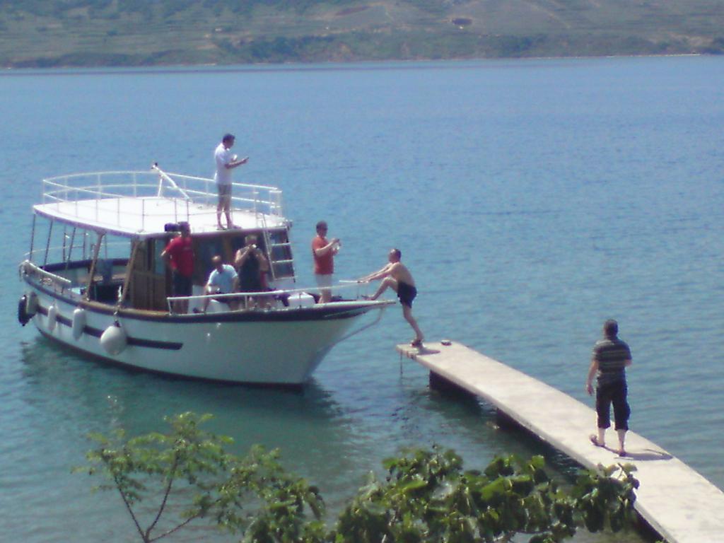 Pansion Laguna Метайна Екстериор снимка