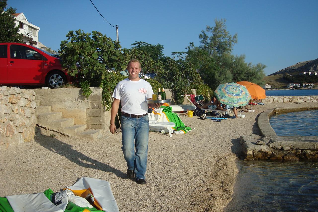 Pansion Laguna Метайна Екстериор снимка