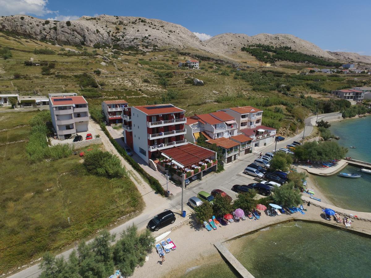 Pansion Laguna Метайна Екстериор снимка